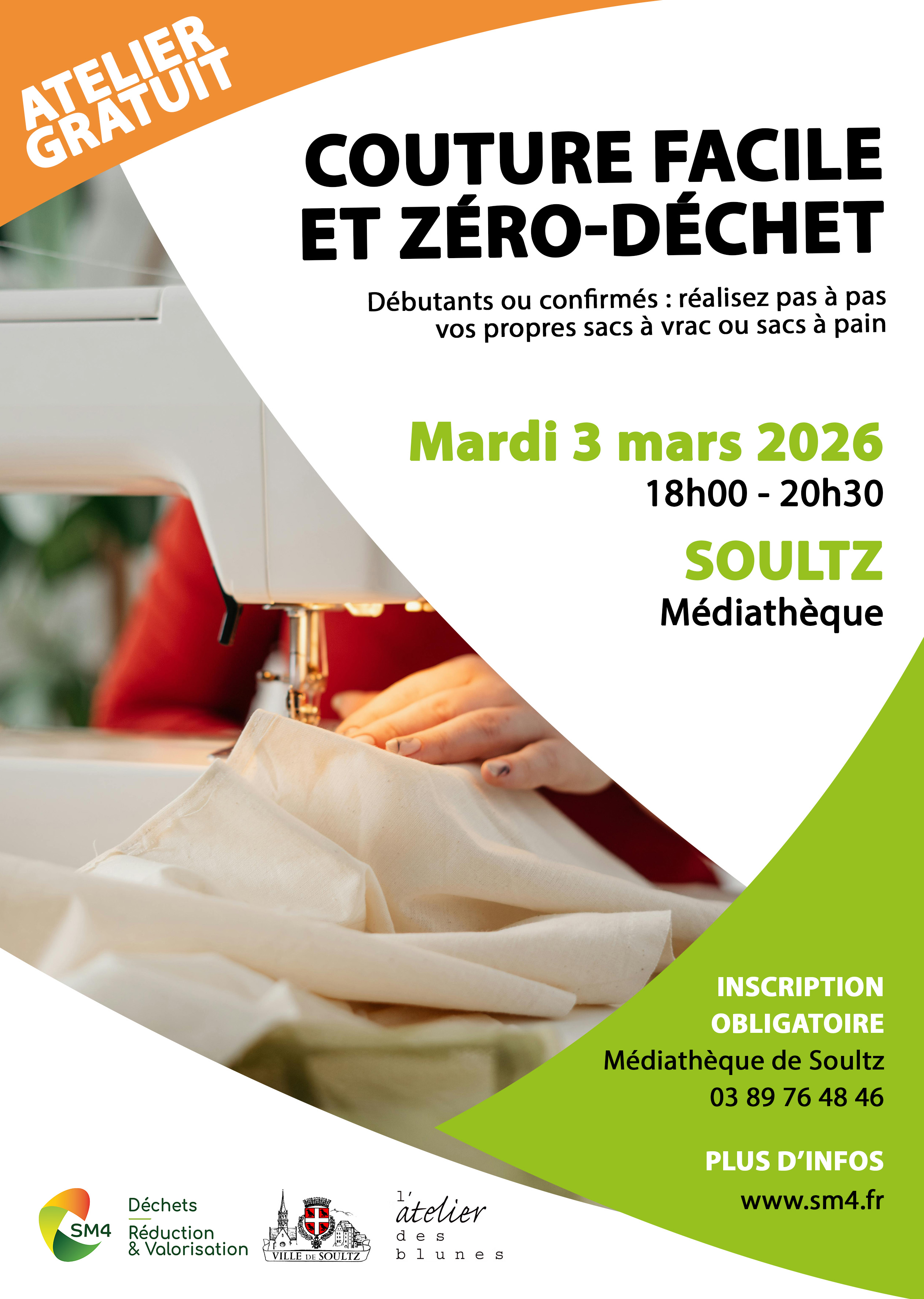 Affiche de l'exposition « L'Éloge des Vosges » au Château de la Neuenbourg. L'affiche présente en son centre une vieille photo en noir et blanc d'une route de montagne. Sur la photo, deux vaches marchent près de panneaux de signalisation routière. Autour de la photo, le fond est vert et des motifs graphiques bleus, rayures et grilles, sont présents. Le titre de l'exposition, les dates (du 19 juin au 26 octobre) et les informations du lieu sont écrits en blanc.